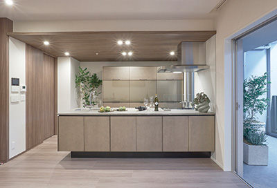 KITCHEN